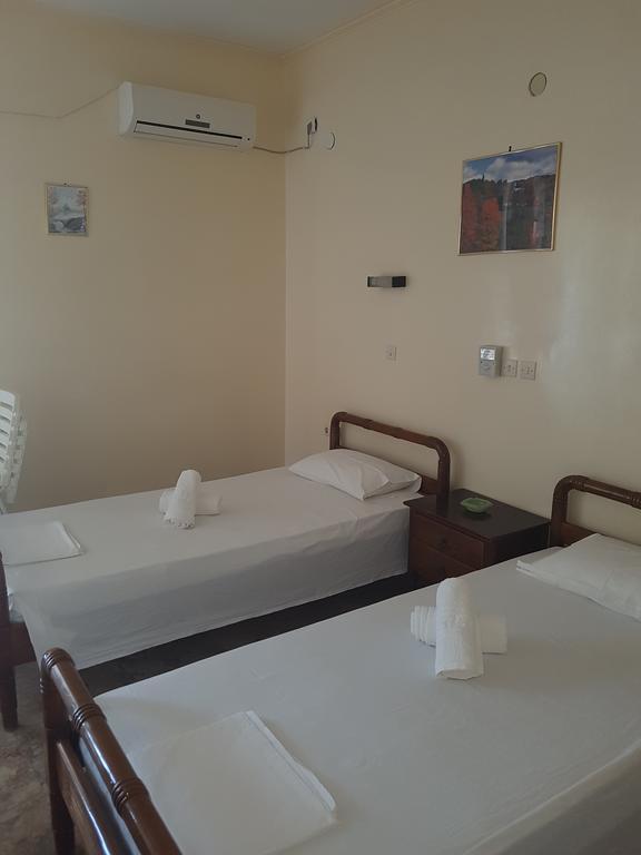 Pansion Marousa Méthana Екстериор снимка